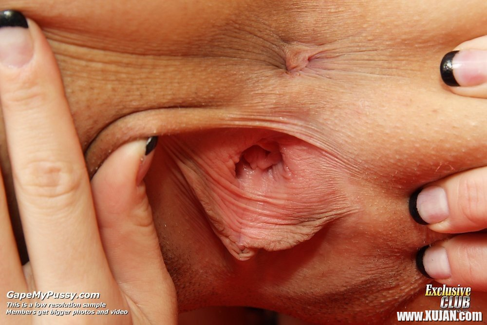 Kinky dark haired slut Roxy Taggart gaping her own shaved twat - Photo #1977700