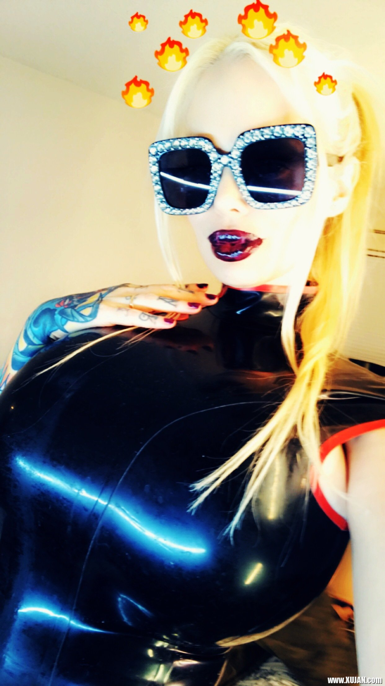 Kinky Sabrina Sabrok likes to Pose in an Uniform - Photo #1978069