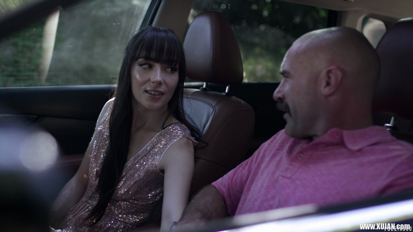 Naughty chick Emma Jade gets picked up then analyzed in the car - Photo #1981270