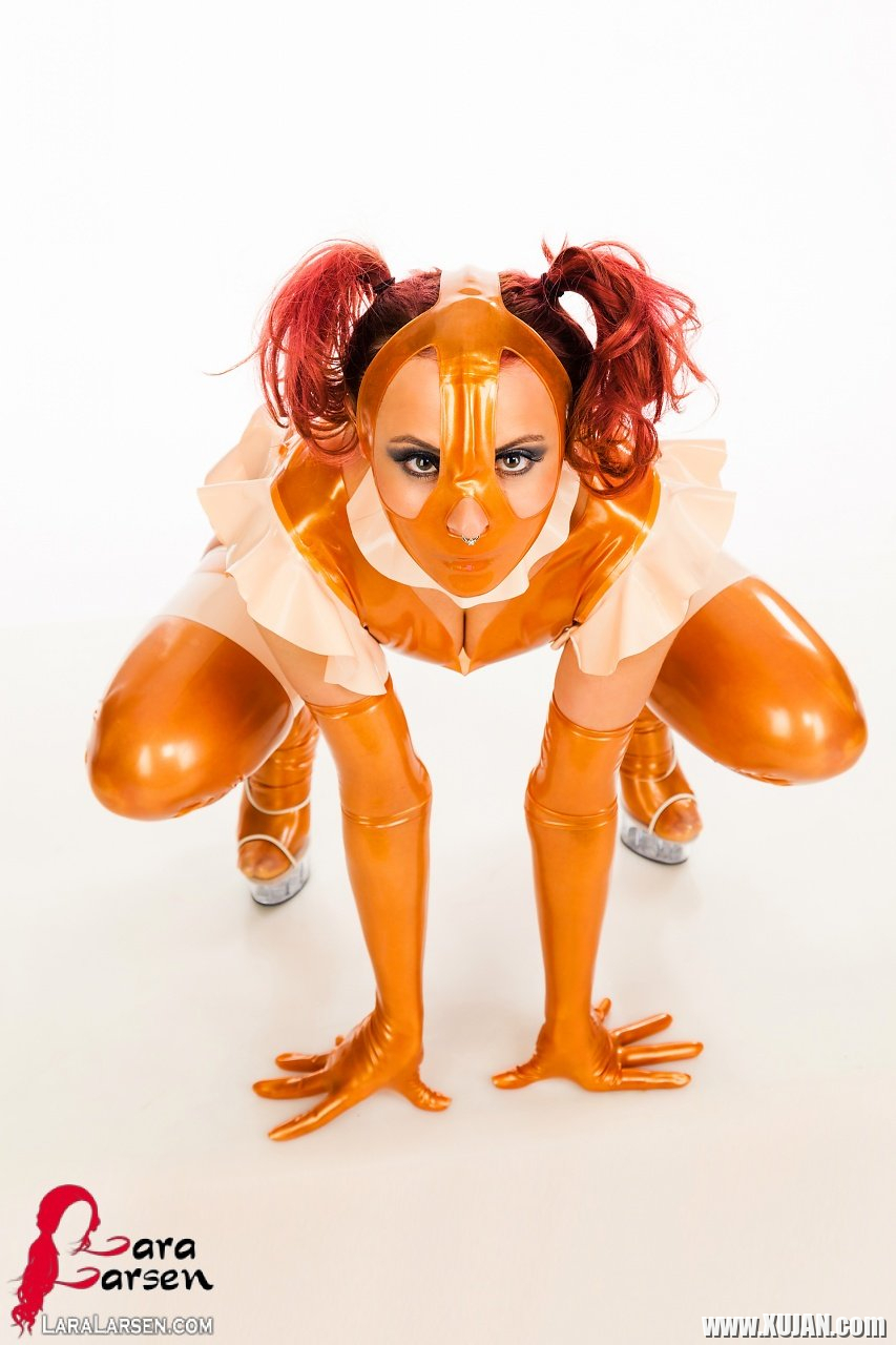 Lara Larsen dressed up in a kinky Rubber Doll Suit - Photo #1988187