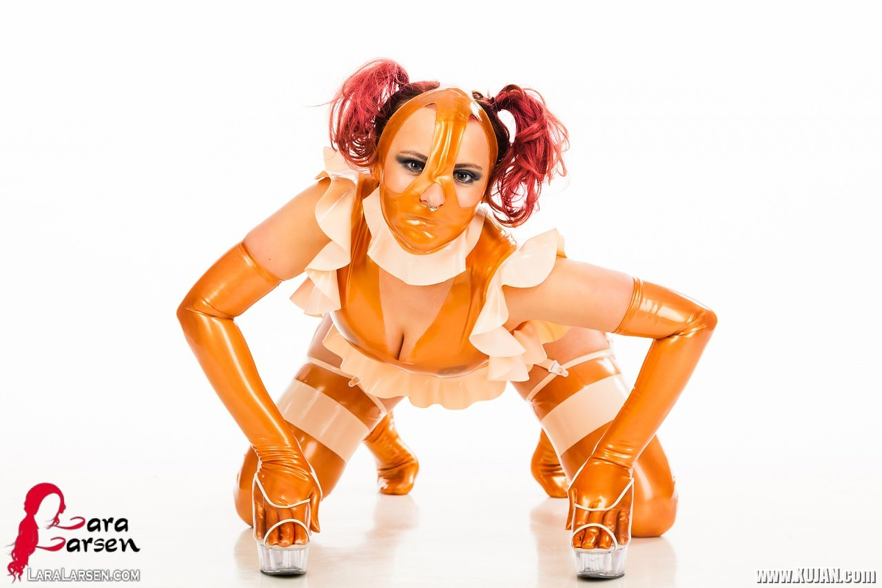 Lara Larsen dressed up in a kinky Rubber Doll Suit - Photo #1988189
