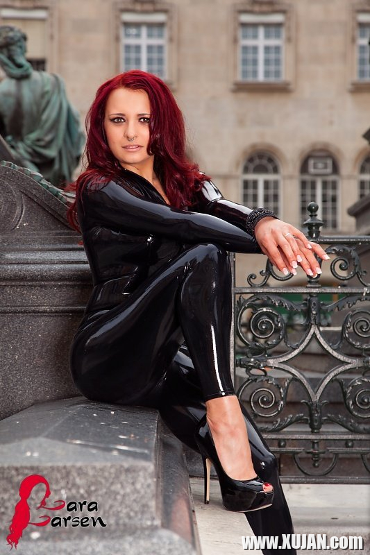 Fetish Model Lara Larsen in a sexy black Catsuit - Photo #1988362