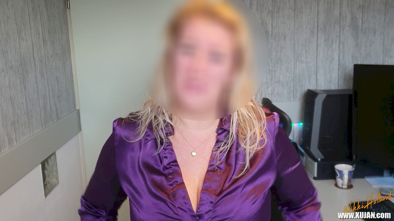 Lucky boss gets a blowjob from blonde secretary Nikki Holland - Photo #1988376