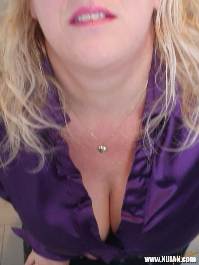 Lucky boss gets a blowjob from blonde secretary Nikki Holland - Photo #1988382