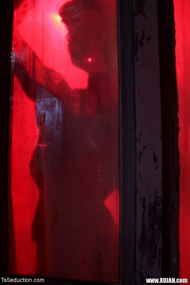 Patrick and Chloe creep along the dark alleys of the famous Red Light District s - Photo #1990483