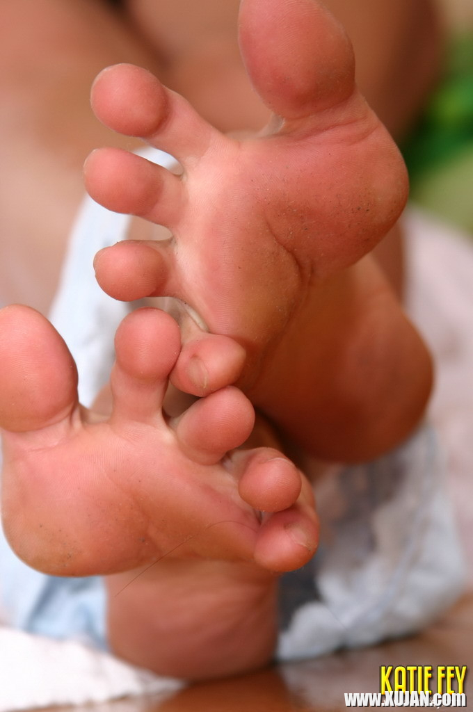 Lovely Katie Fey pampers her sexy feet - Photo #1992363