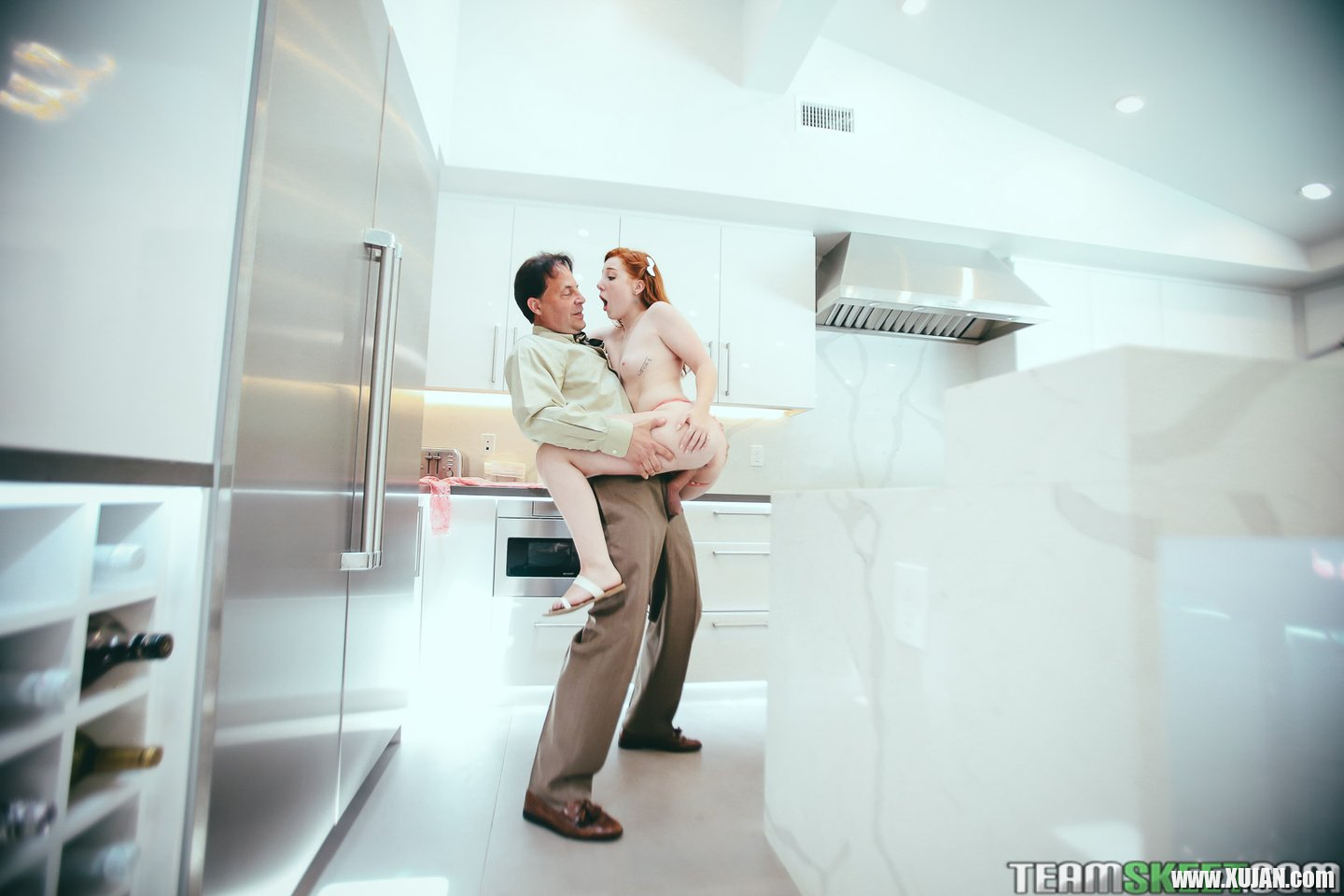 Amber Addis cant cook but loves to fuck in Kitchen - Photo #1995077