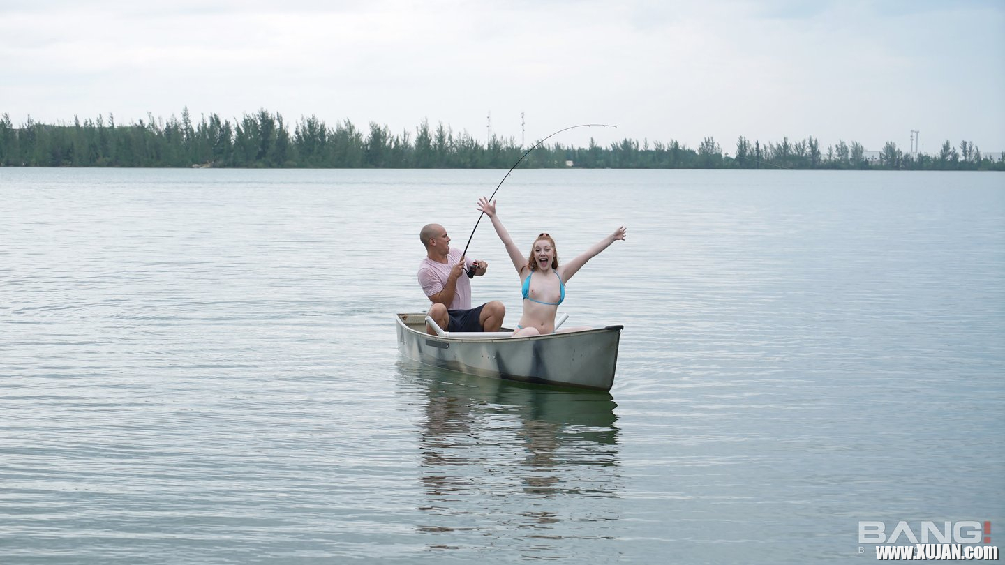 Amber Addis sucks and fucks Stranger on Lake Shore - Photo #1995095