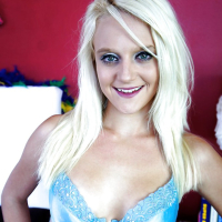 Smiley blonde chick getting nude and spreading her pink pussy