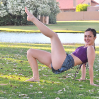 April Valentino exposes cunt at outdoors workout