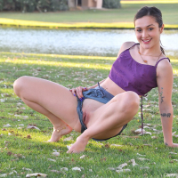 April Valentino exposes cunt at outdoors workout