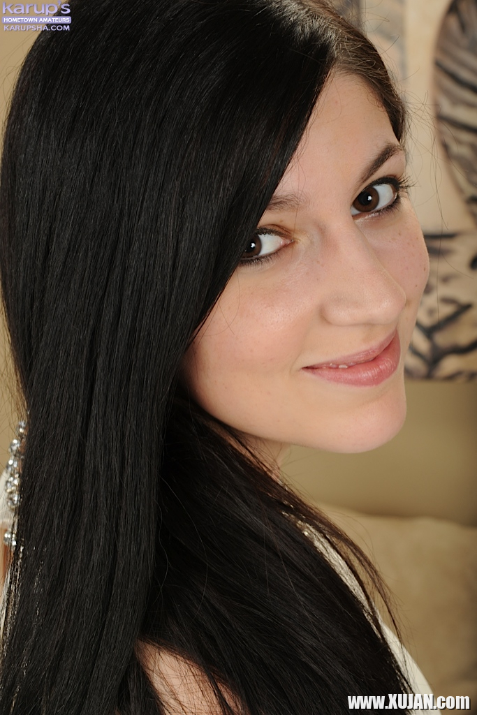 Gorgeous 18 year old model Miranda Miller flashing small tits - Photo #2015687