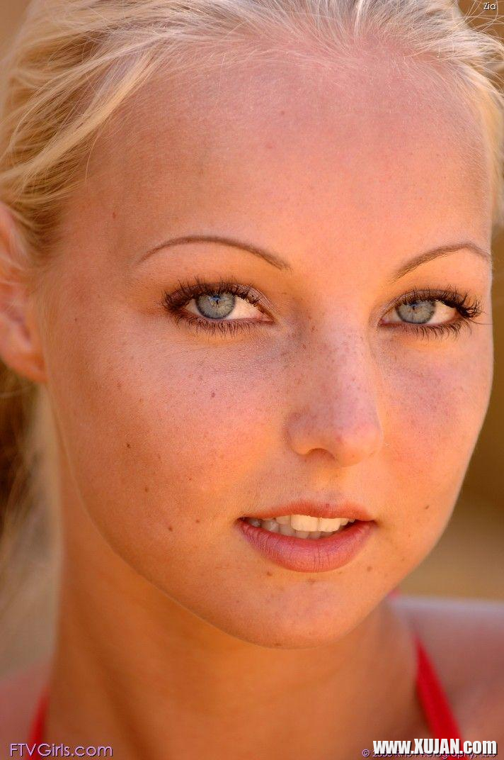 Pictures of Veronika Simon getting naked on the beach - Photo #2019081