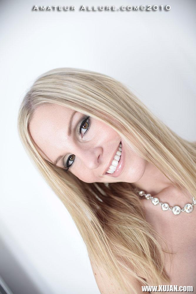 Blonde hottie Aimee Addison sucks and fucks pov - Photo #2022253