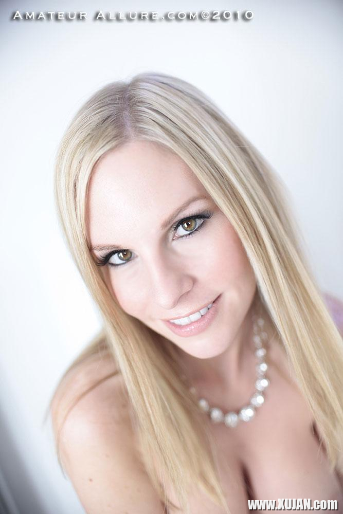 Blonde hottie Aimee Addison sucks and fucks pov - Photo #2022254