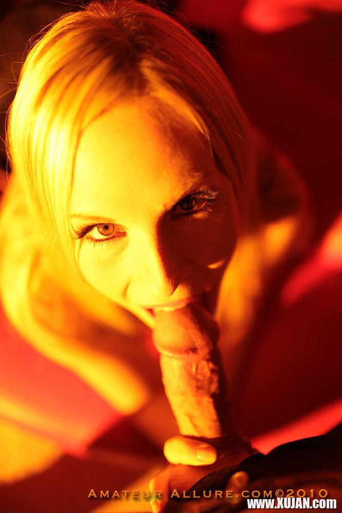 Gorgeous blonde babe Aimee Addison blows a cock for cum - Photo #2022276