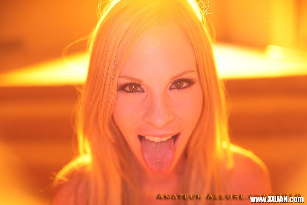 Gorgeous blonde babe Aimee Addison blows a cock for cum - Photo #2022282