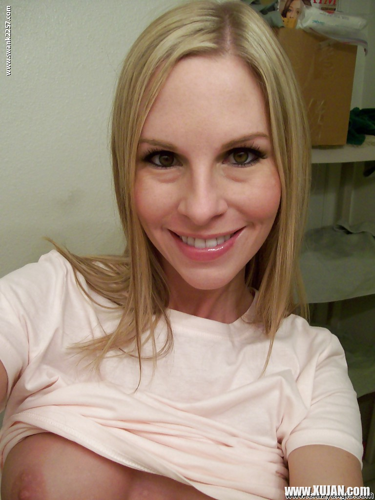 Big tit blonde Aimee undressing that stunning ass and pussy - Photo #2022302