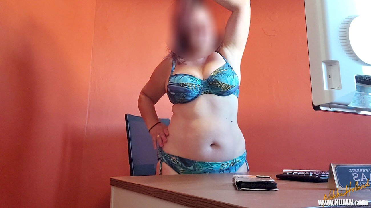 Chubby amateur girl in lingerie sitting by the desk - Photo #2028523