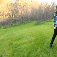 Hayden Ryan pulls down her Yoga Pants outdoors