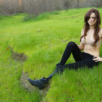 Hayden Ryan pulls down her Yoga Pants outdoors