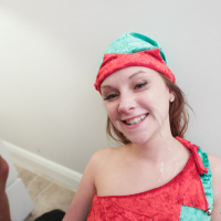 Christmas cocksucker Lizzie Bell prefers really big wieners
