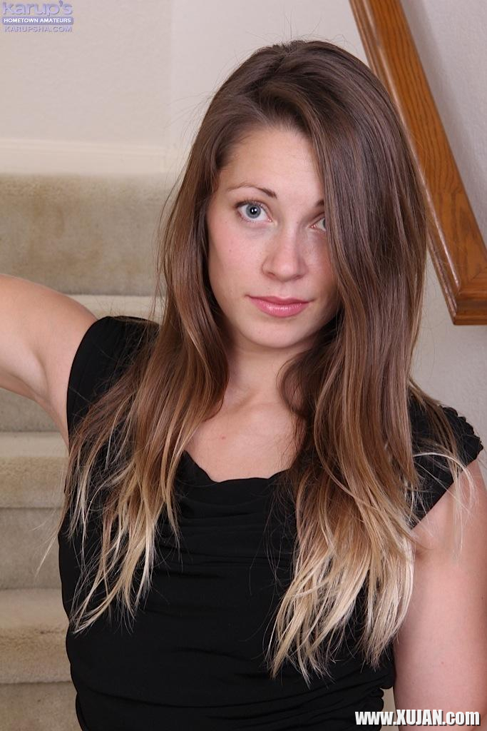 Candice Ferguson spreads her shaved pussy on the stairs - Photo #2039146