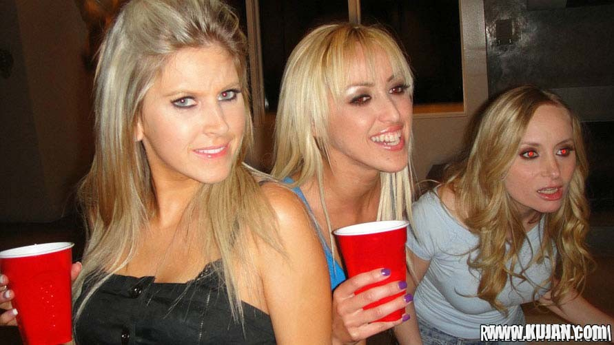 Drunk blonde girls fucking everyone at hardcore orgy party - Photo #2040101