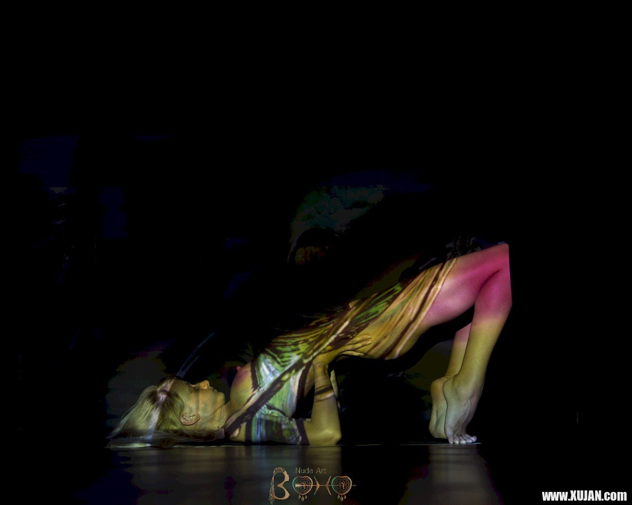 Beautiful chicks Nika puts up a great performance during a light show - Photo #2040919