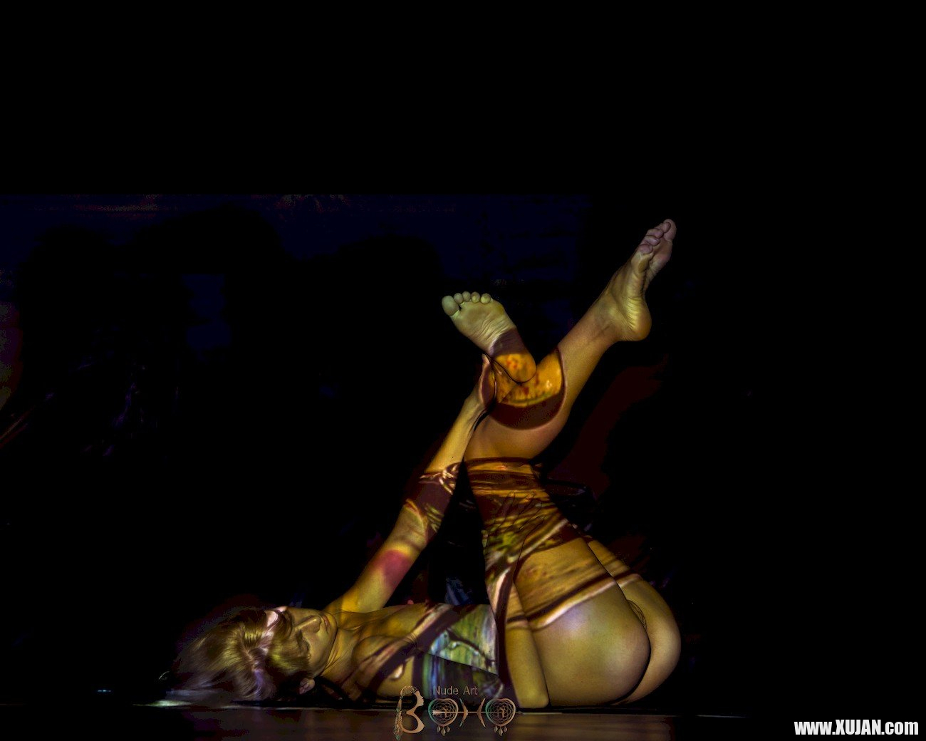Beautiful chicks Nika puts up a great performance during a light show - Photo #2040920