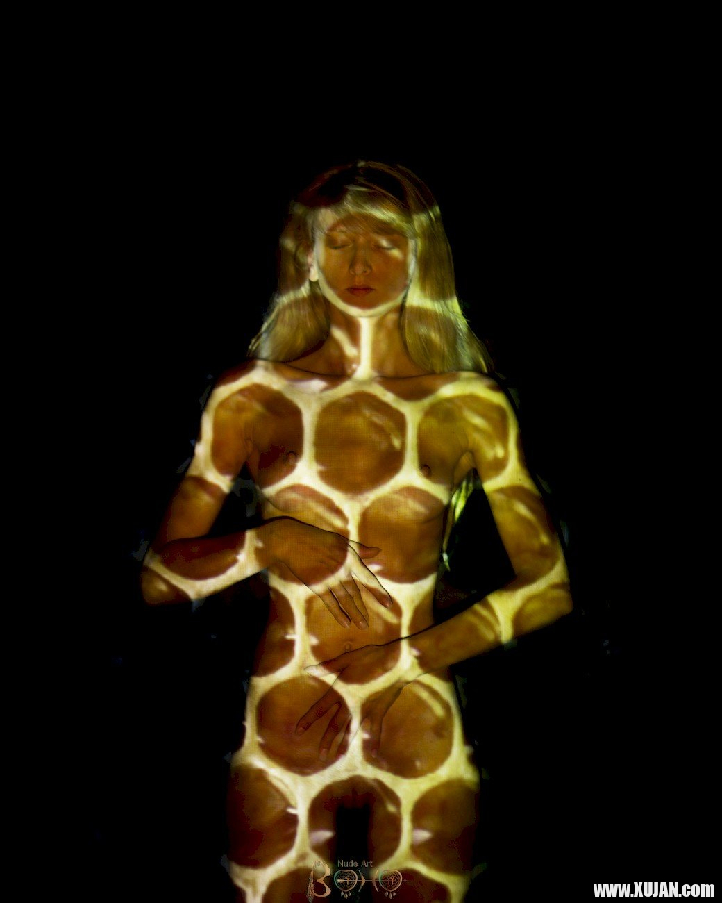 Beautiful chicks Nika puts up a great performance during a light show - Photo #2040930