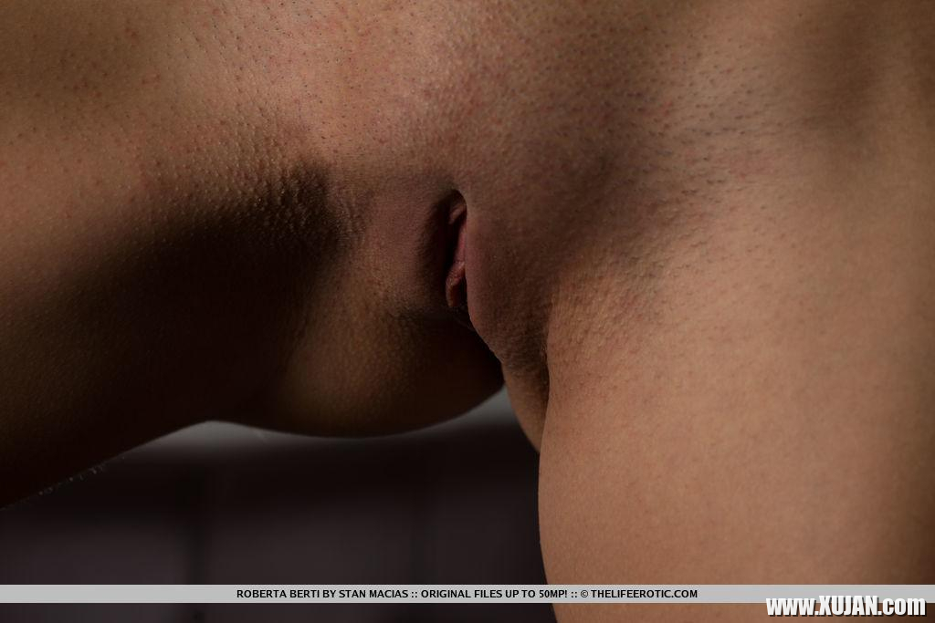 Redhead model Roberta Berti strips naked for you - Photo #2044376