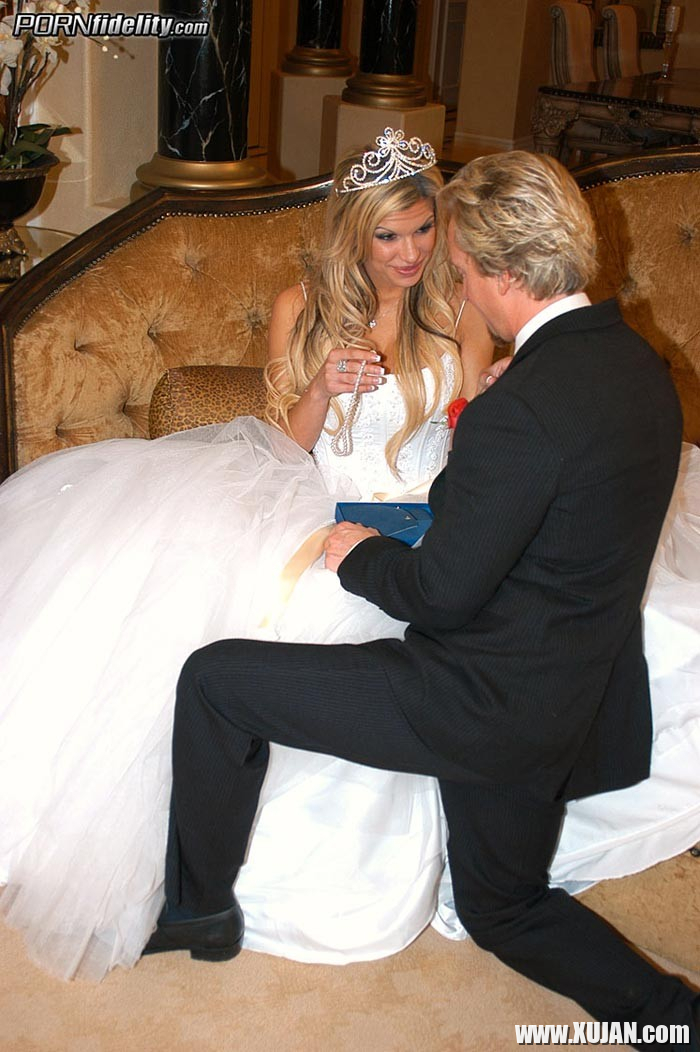 Kendall Brooks in action after wedding - Photo #2060242