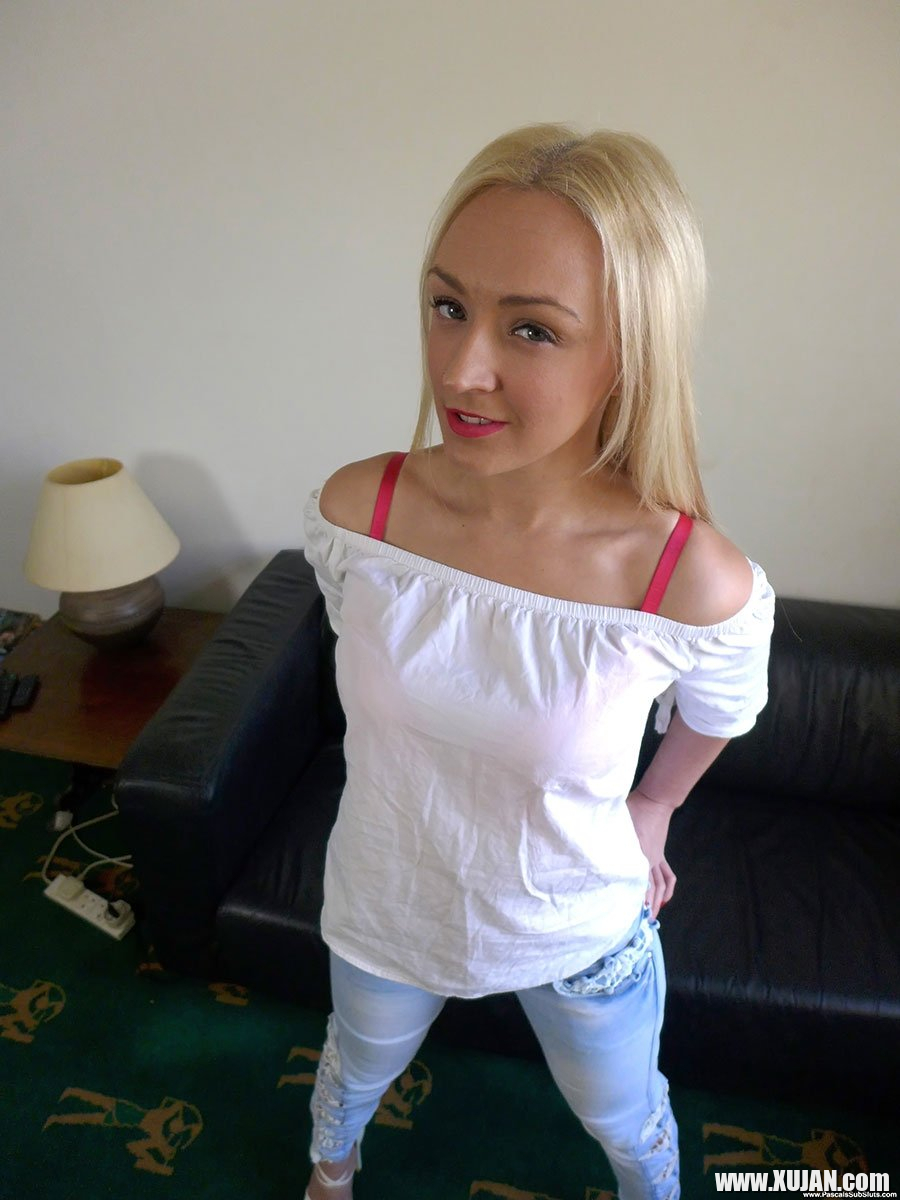 Amber Deen is Scottish and lives in Aberdeen Shes 31 prefers small penises to big ones likes dating 17yearolds drawing the line in an unnecessarily picky way if you ask me at 16yearolds despite their legality gets off bigtime on having her bo - Photo #2060549