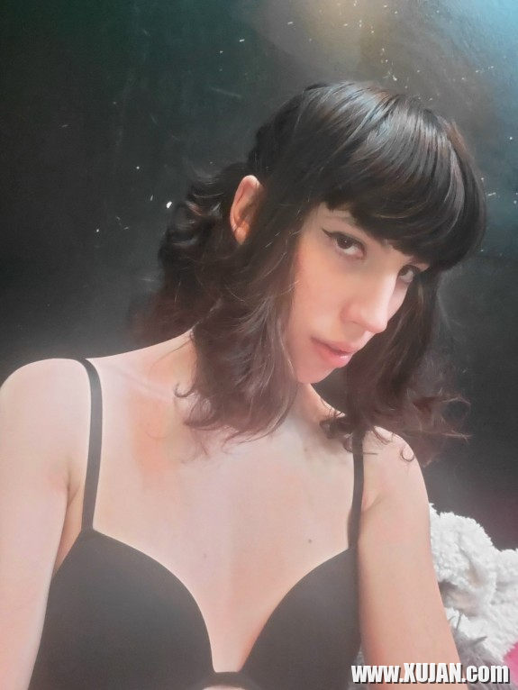 Hmayich Trans Strip Tease - Photo #2061508