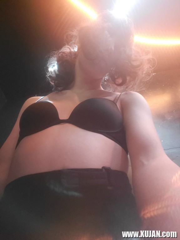 Hmayich Trans Strip Tease - Photo #2061509