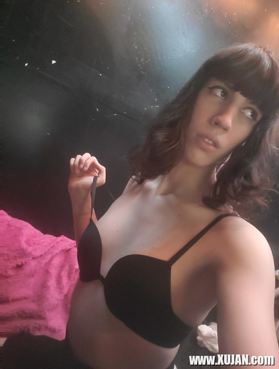 Hmayich Trans Strip Tease - Photo #2061513