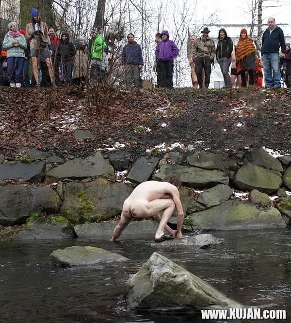 Nudistneri yntaniqy dzmrany loghanum e - Photo #2062119