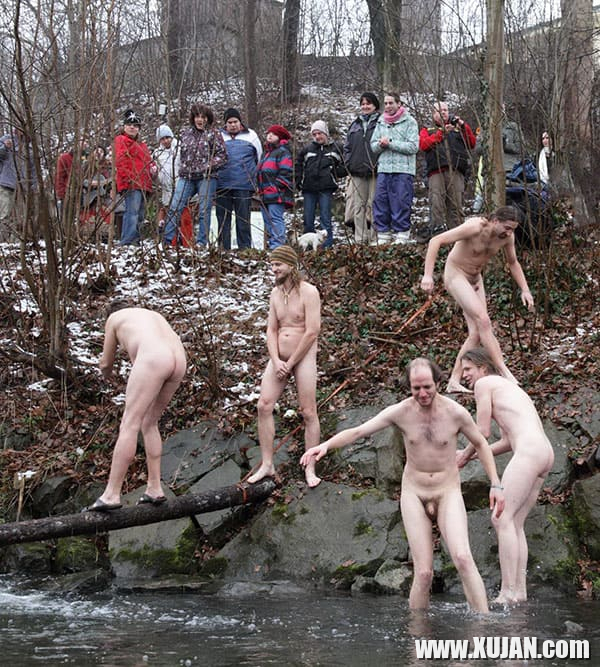 Nudistneri yntaniqy dzmrany loghanum e - Photo #2062145