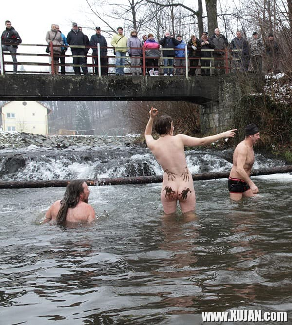 Nudistneri yntaniqy dzmrany loghanum e - Photo #2062150