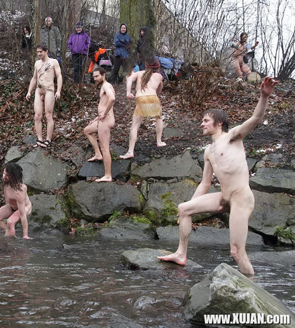 Nudistneri yntaniqy dzmrany loghanum e - Photo #2062153