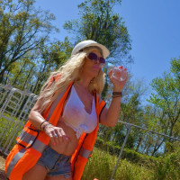 Busty MILF Kelley Cabbana works up a sweat on the building site