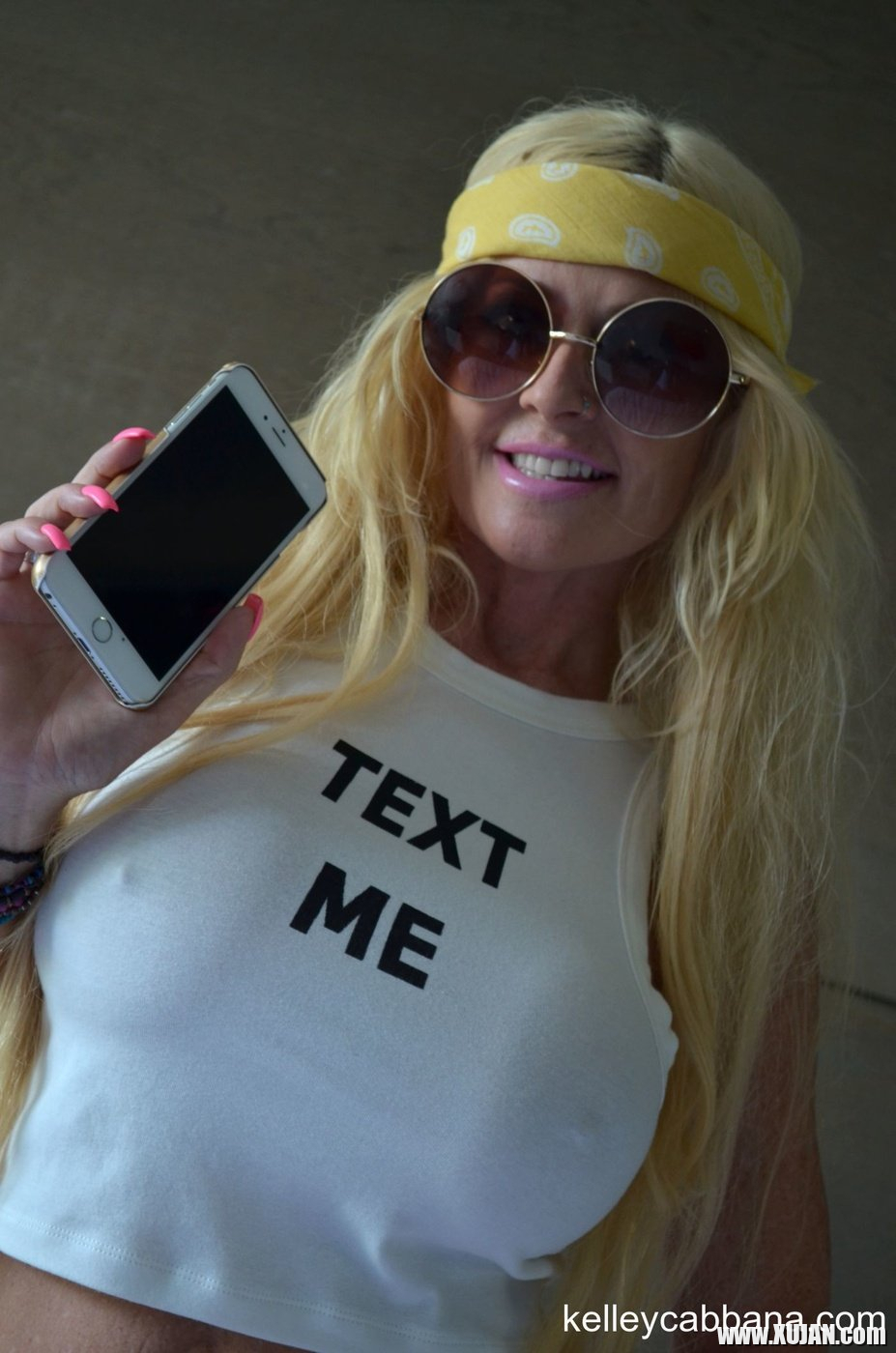 Lonely Hot Housewife Kelley Cabbana asks fans to text her for sexy fun - Photo #2076012