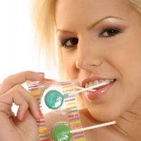 Armed blonde babe putting lollipop in pink pussy