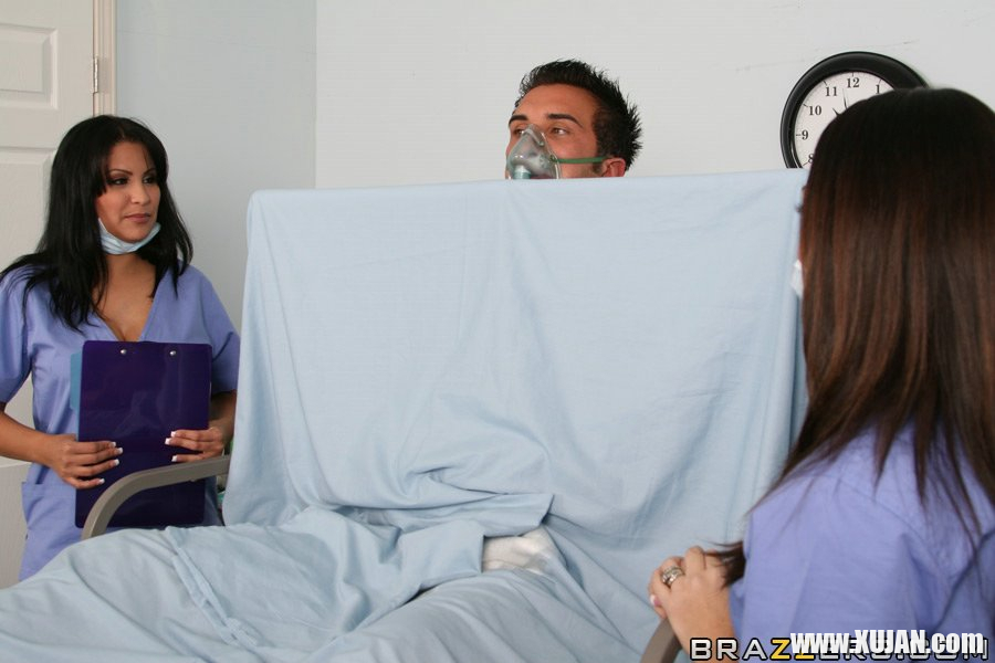 Sophia Lomeli and Holly West please a patient with a huge dick - Photo #2082624