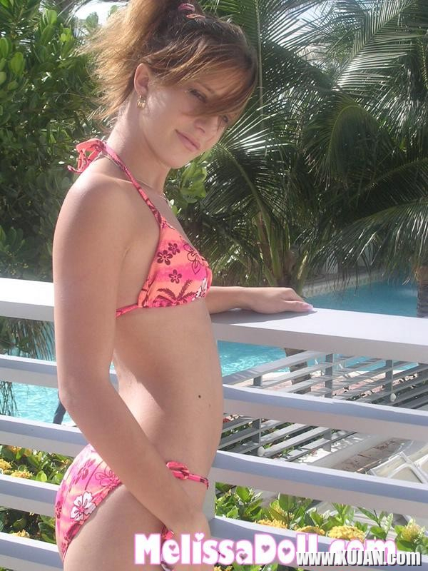 Melissa Doll in a sexy tropical pink bikini - Photo #2099582