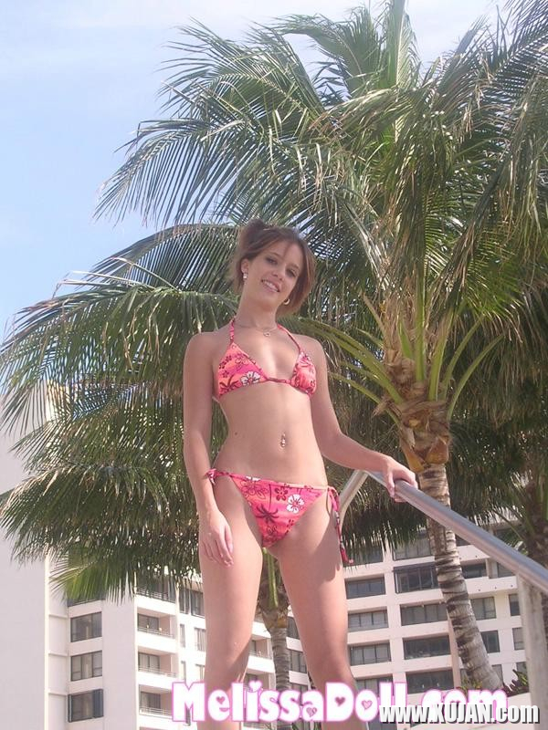 Melissa Doll in a sexy tropical pink bikini - Photo #2099585