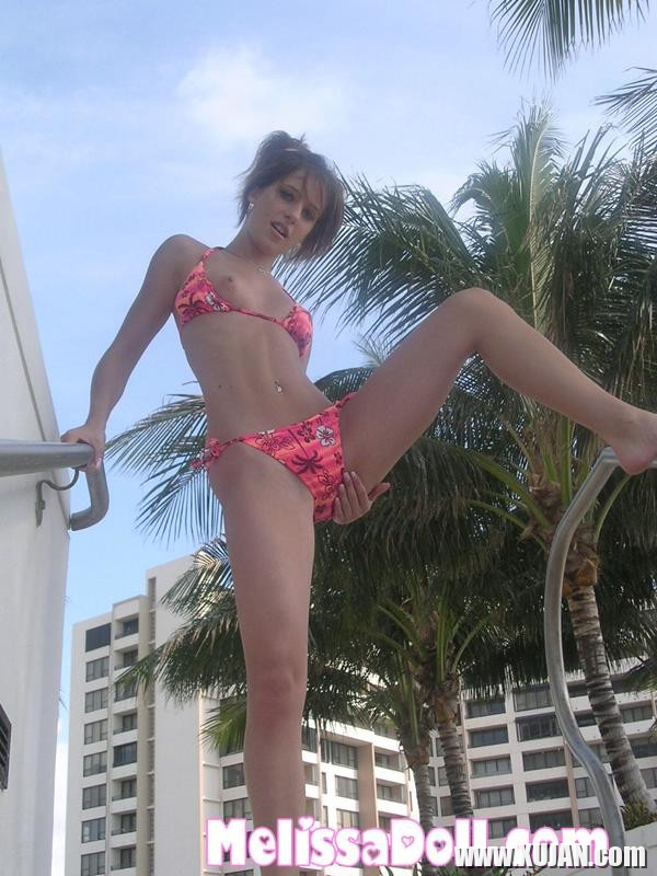 Melissa Doll in a sexy tropical pink bikini - Photo #2099586