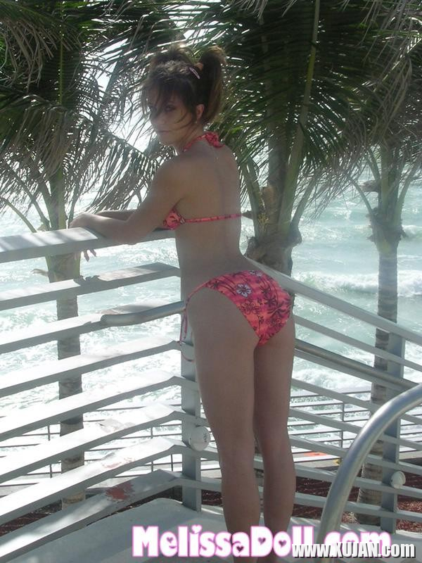 Melissa Doll in a sexy tropical pink bikini - Photo #2099587