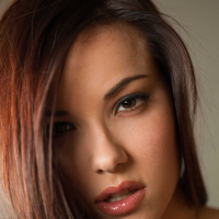 Elizabeth Marxs slowly reveals her awesome curves